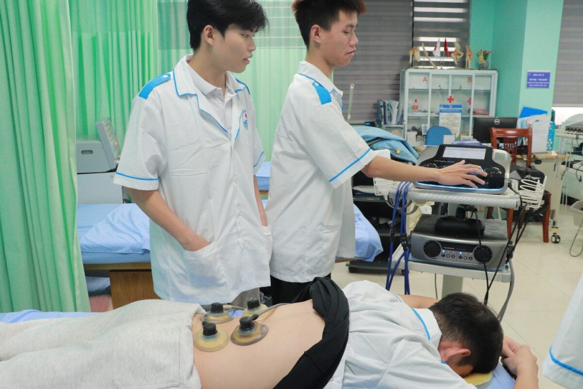 Điều kiện xét tuyển Cao đẳng Kỹ thuật Phục hồi chức năng năm 2025 đơn giản