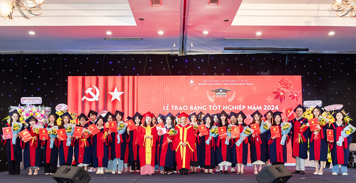 Lễ trao bằng tốt nghiệp Trường Cao đẳng Y Khoa Phạm Ngọc Thạch