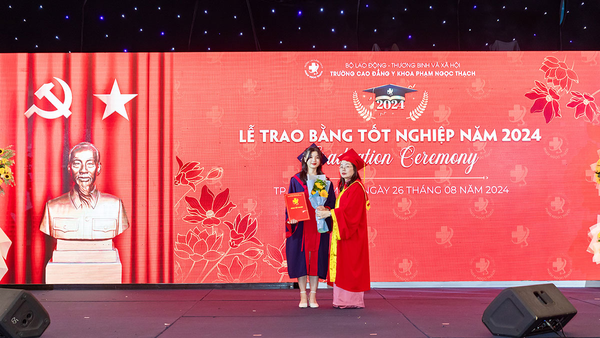 Lễ trao bằng tốt nghiệp Trường Cao đẳng Y Khoa Phạm Ngọc Thạch