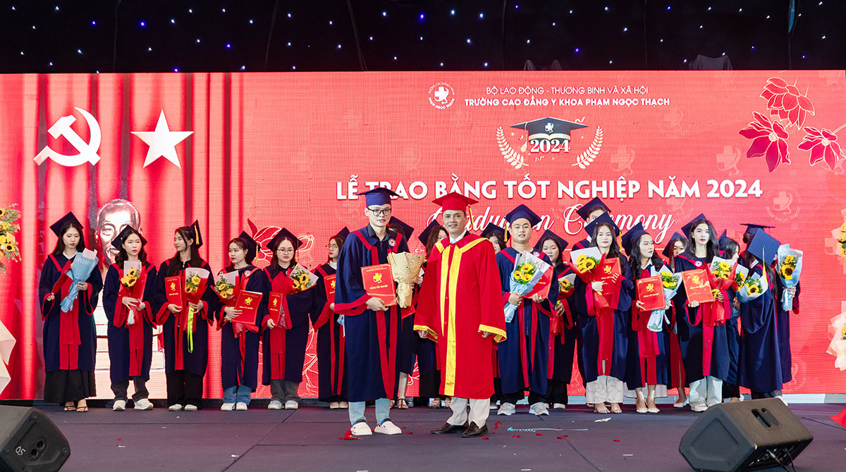 Lễ trao bằng tốt nghiệp Trường Cao đẳng Y Khoa Phạm Ngọc Thạch
