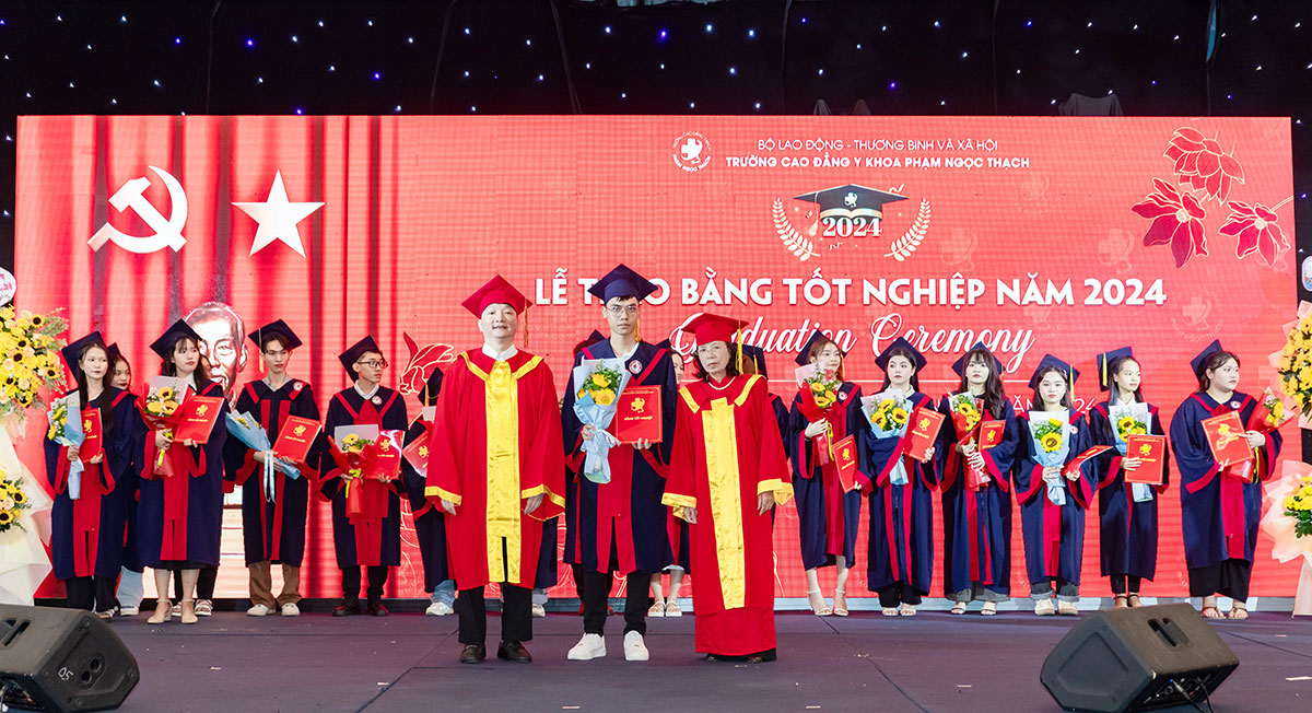 Lễ trao bằng tốt nghiệp Trường Cao đẳng Y Khoa Phạm Ngọc Thạch