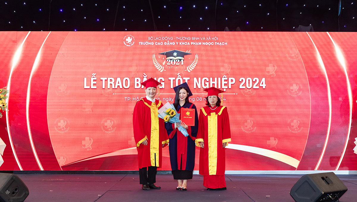 Lễ trao bằng tốt nghiệp Trường Cao đẳng Y Khoa Phạm Ngọc Thạch