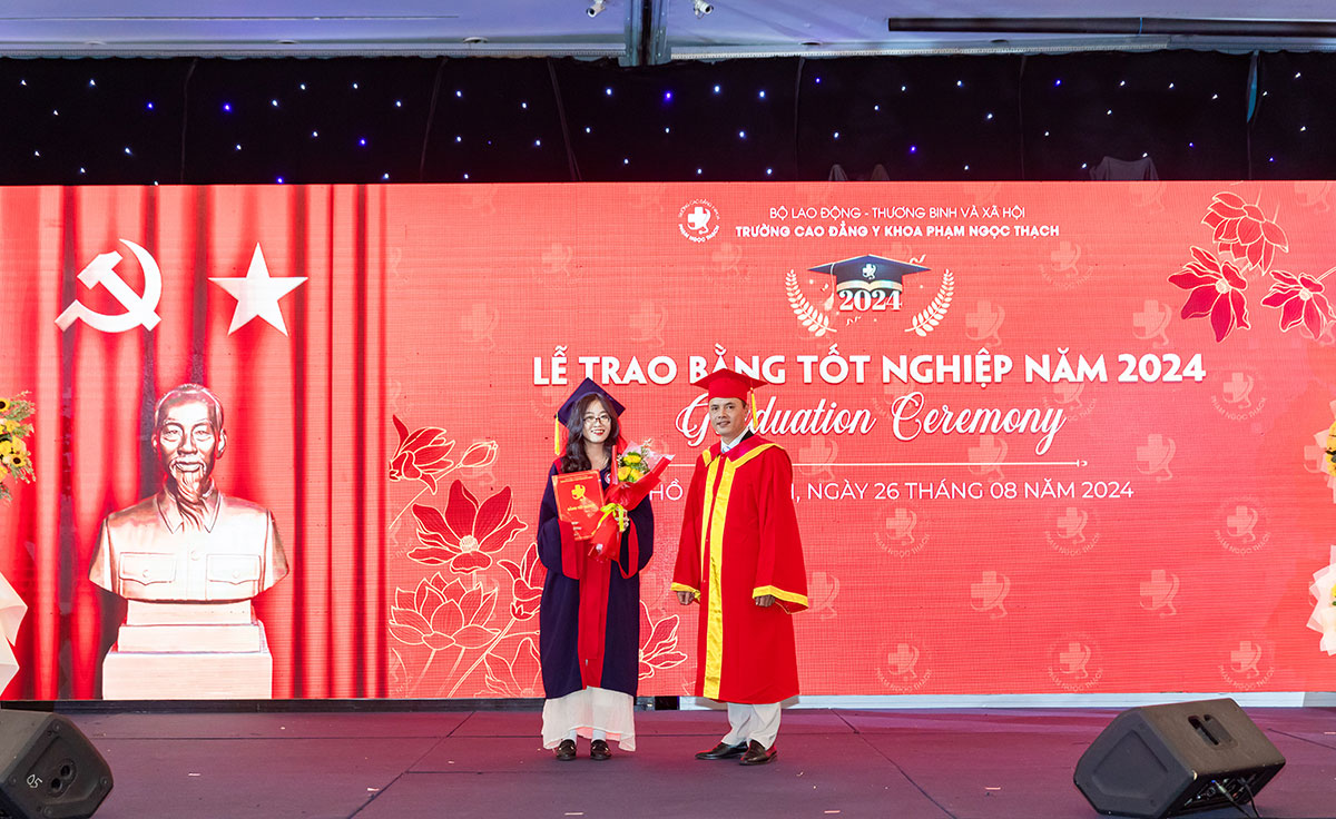 Lễ trao bằng tốt nghiệp Trường Cao đẳng Y Khoa Phạm Ngọc Thạch