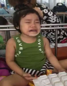 Vụ bệnh nhi bị bỏ mặc tại bệnh viện, gia đình bệnh nhân không muốn thành tâm bão dư luận